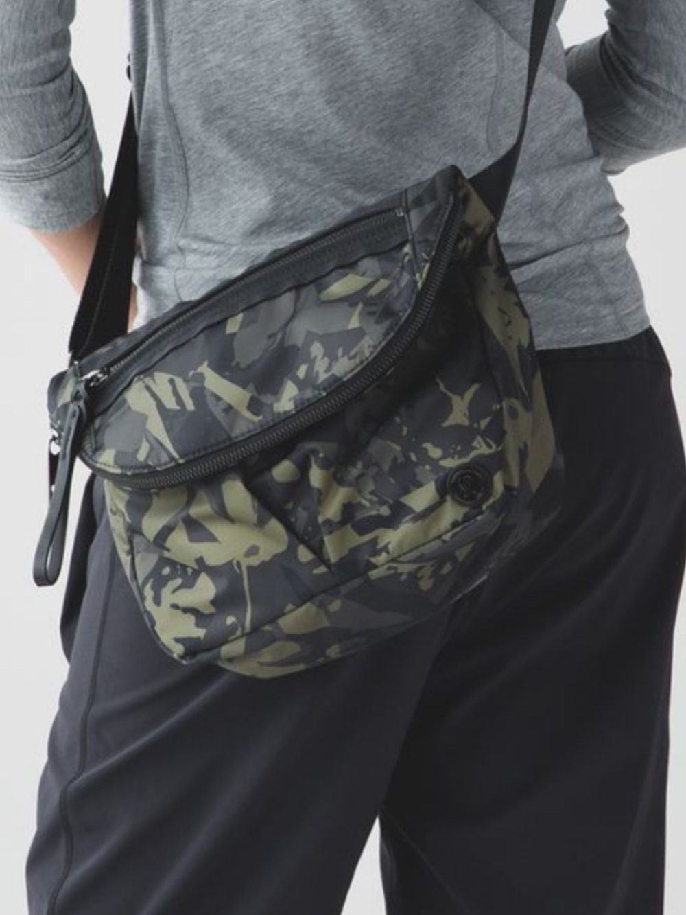 Lululemon Festival Bag II
Pop Cut Fatigue Green Black
